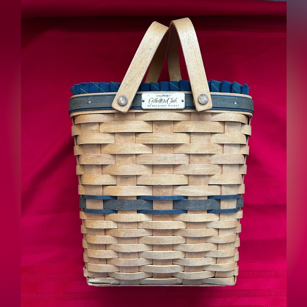 Longaberger Collector’s Club Tall Key Basket with Navy Trim Double Swing Handle